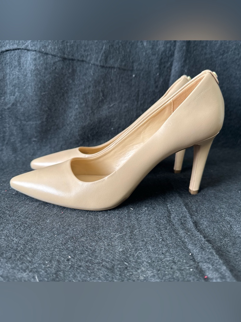 Michael Kors Leather Almond Toe Pump Heels Tan Beige Neutral Womens Size 7 - Picture 7 of 8